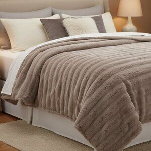 Threshold Faux Fur Reversible Blanket King Size Taupe Brown 108 in x 94 in